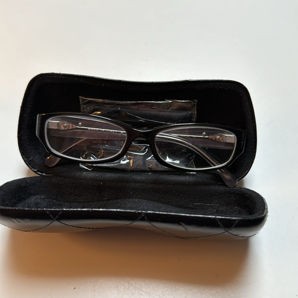 CHANEL vintage black enamel&Pearl RARE Camellia reader frames+Quilted Case+Cloth - Picture 9 of 12